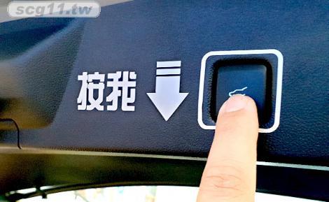莫名其妙倉庫【HG036 尾門提示按鈕貼】福特20 Kuga改裝配件 按鈕提醒貼黃色銀色行李箱開關貼紙
